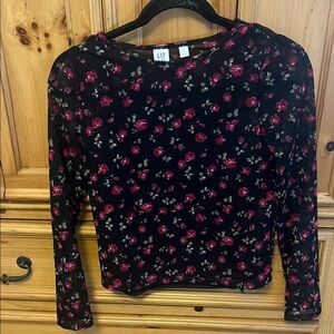 GAP Women's Black and Red Floral Long Sleeve Top